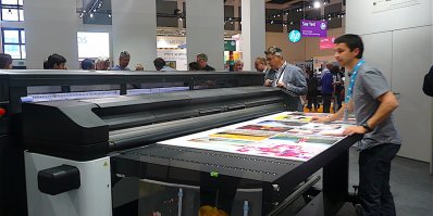 HP Latex R, équipée de la nouvelle technologie d'encre HP Latex Blanc